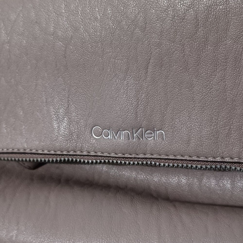 CALVIN KLEIN Tan Elaine Zip Crossbody - Picture 3 of 6